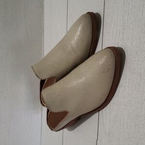 Frye woman cream crackle leather low heel pointy mules slides booties size 6